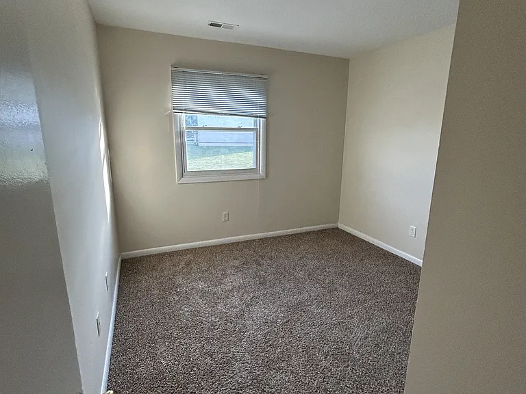 103 N Edgewood Dr — Photo 6