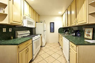 Rented by R New York