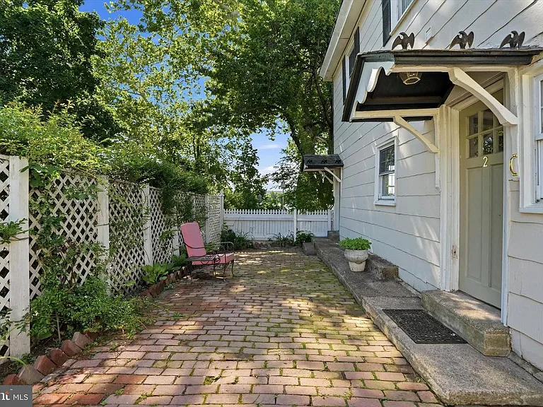 7015 Riverview Ave — Photo 1