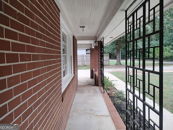 4th image of 318 W Main St