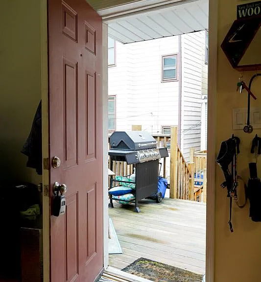 2845 N Southport Ave #COACH HOUSE — Photo 17