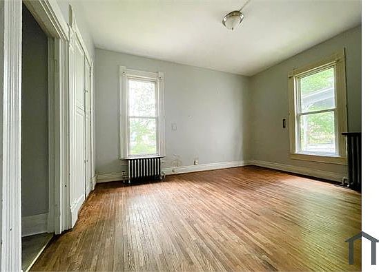 4th image of 427 S 12th St #427