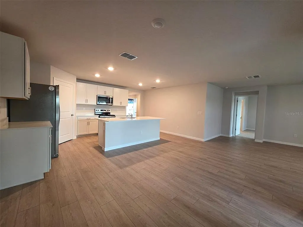 4 bed, 2.0 bath, 1828 sqft, $2,600 — Photo 4