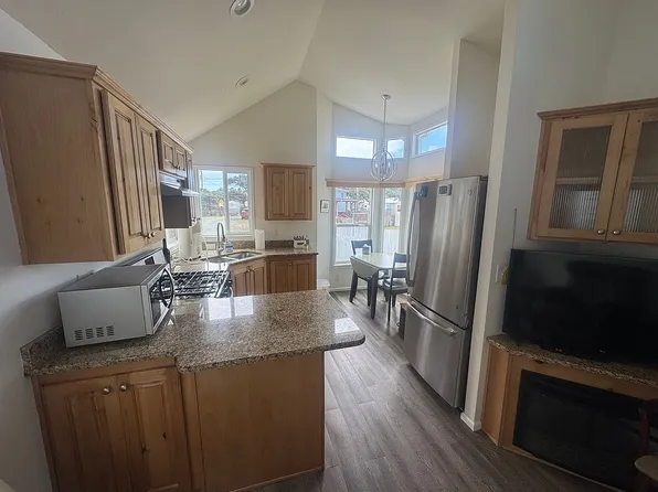 17600 Ocean Blvd #5, Rockaway Beach, OR 97136