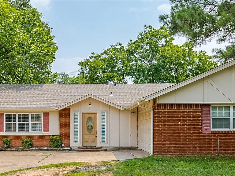 3406 Hastings Dr — Photo 2