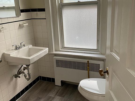 3rd image of 900 N Dupont St #1