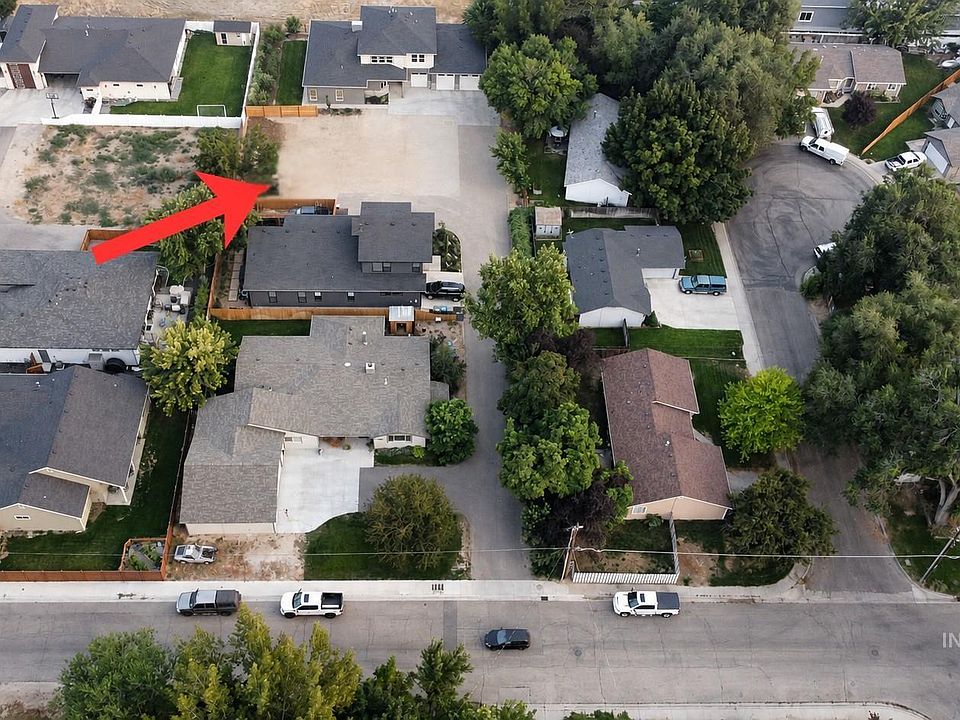2nd image of 8817 W Holbrook Ave