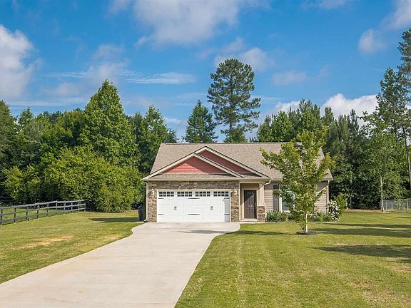 2nd image of 119 Rock Moss Dr