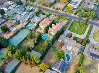 22714 Sylvan St, Woodland Hills, CA 91367