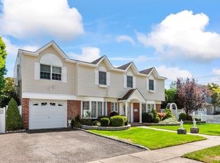 60 Cedar Ave, Bethpage, NY 11714