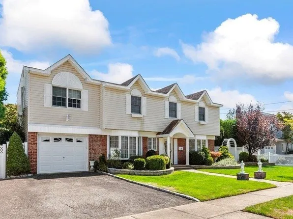 60 Cedar Avenue, Bethpage, NY 11714