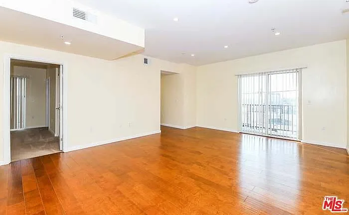 155 S Oxford Ave #203 — Photo 2