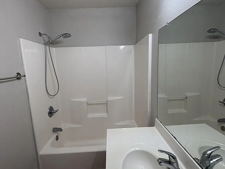 533 N Clinton Ave #B — Photo 14