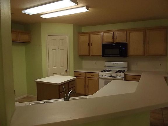 2nd image of 2206 Manchester Ln