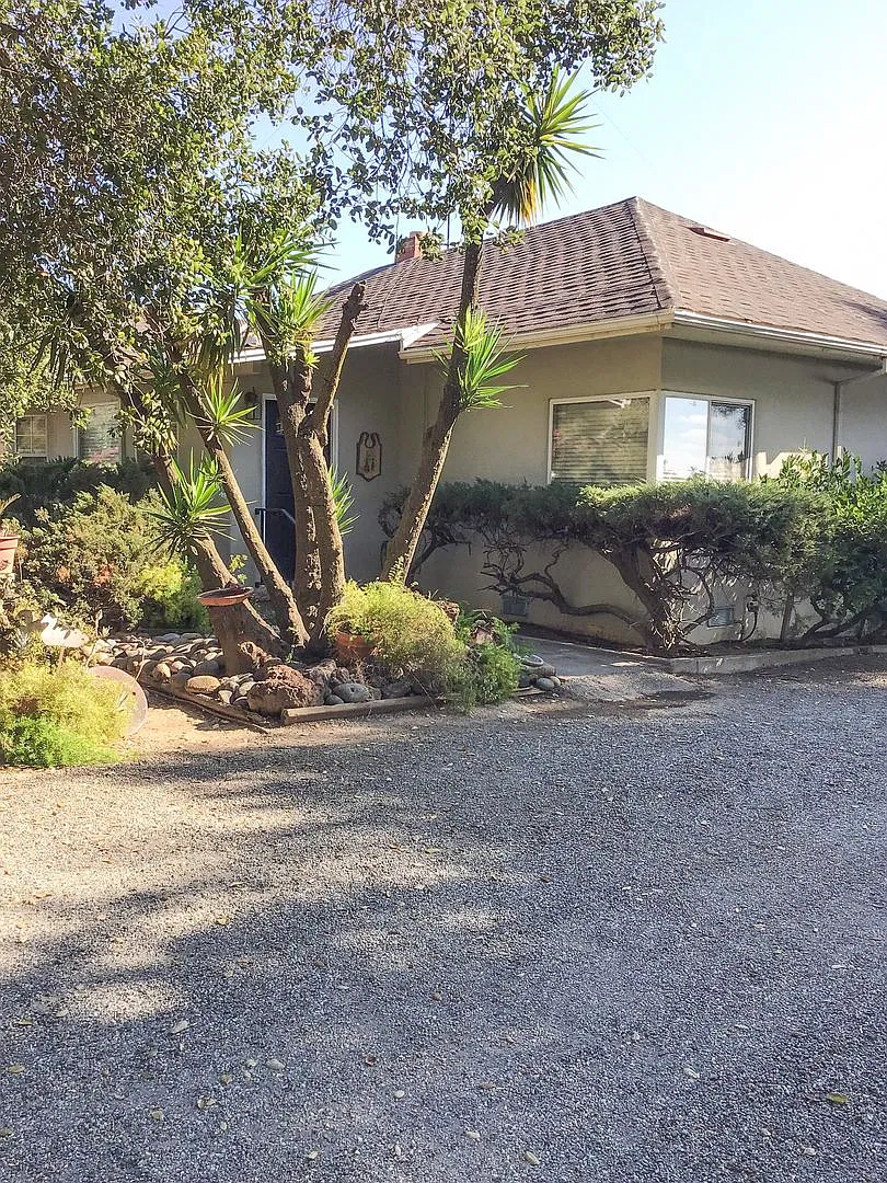 3 Bedroom Home in Gilroy — Photo 2