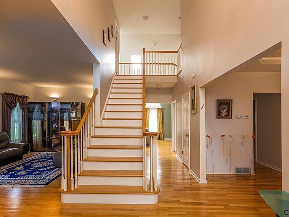 5th image of 248 Longhouse Ln