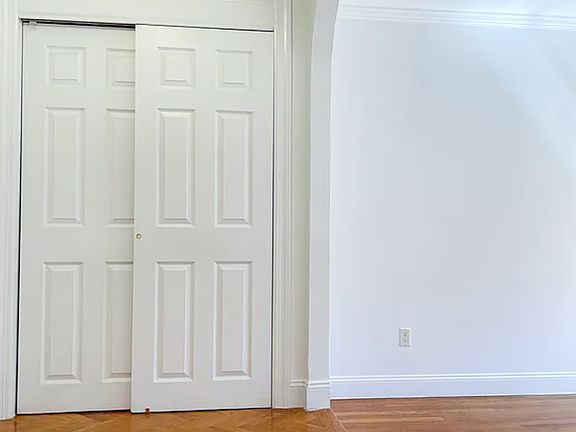 5th image of 241 E 77th St APT 4F
