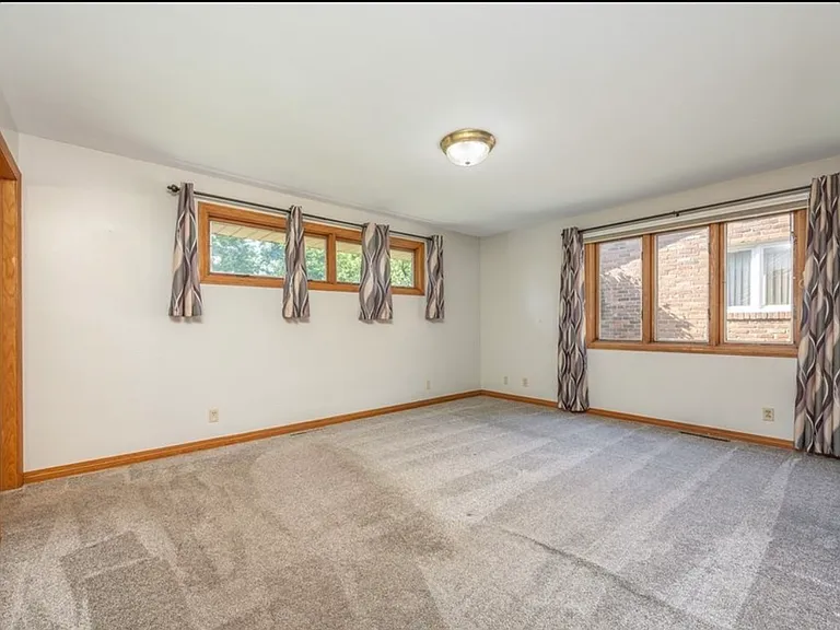 910 Glendale Rd — Photo 7