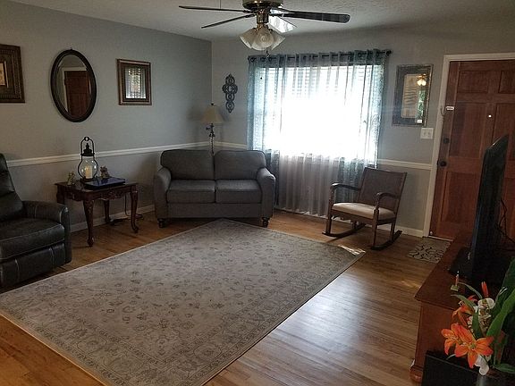 2nd image of 1006 McKenzie St