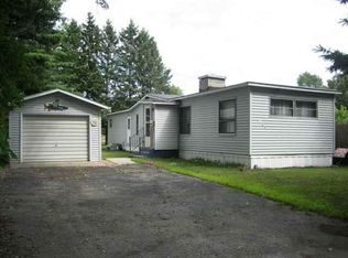 129 Elizabeth St, Kingsford, MI 49802