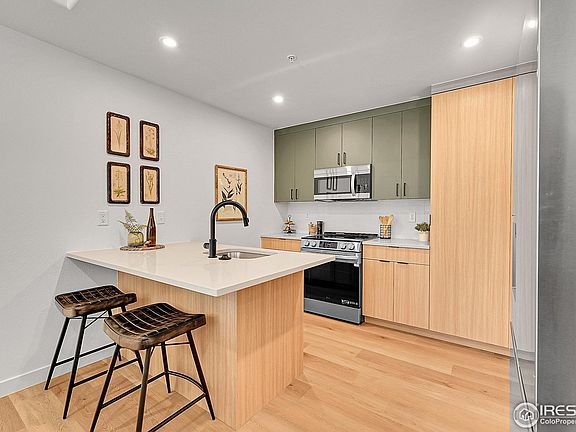 4th image of 783 E County Line Rd