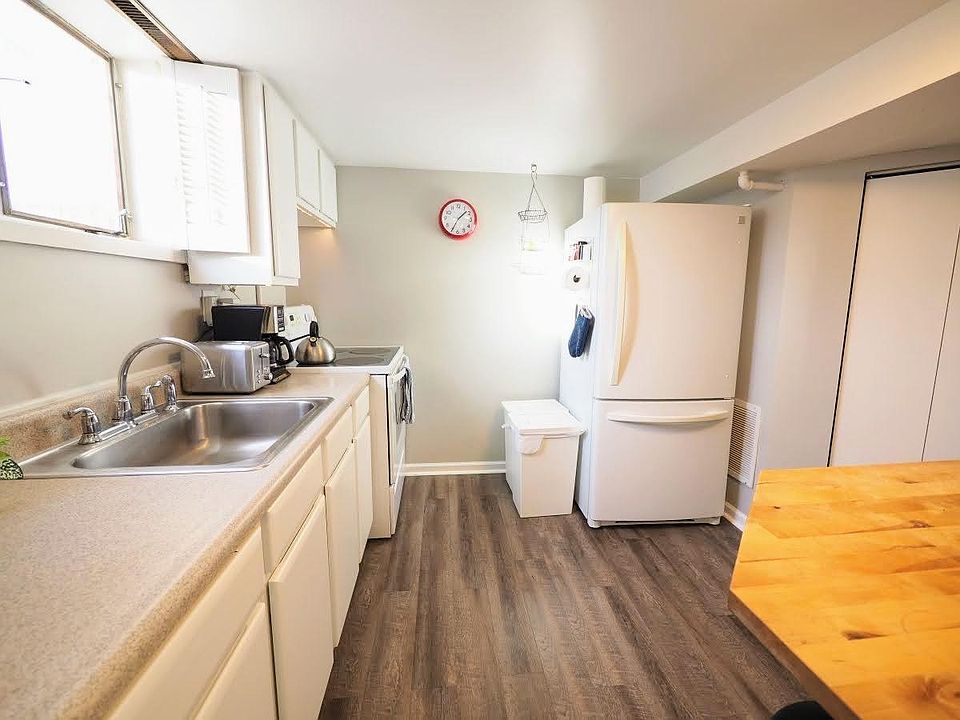 Kitchen. Fridge with freezer on the bottom. Electric glass top range.