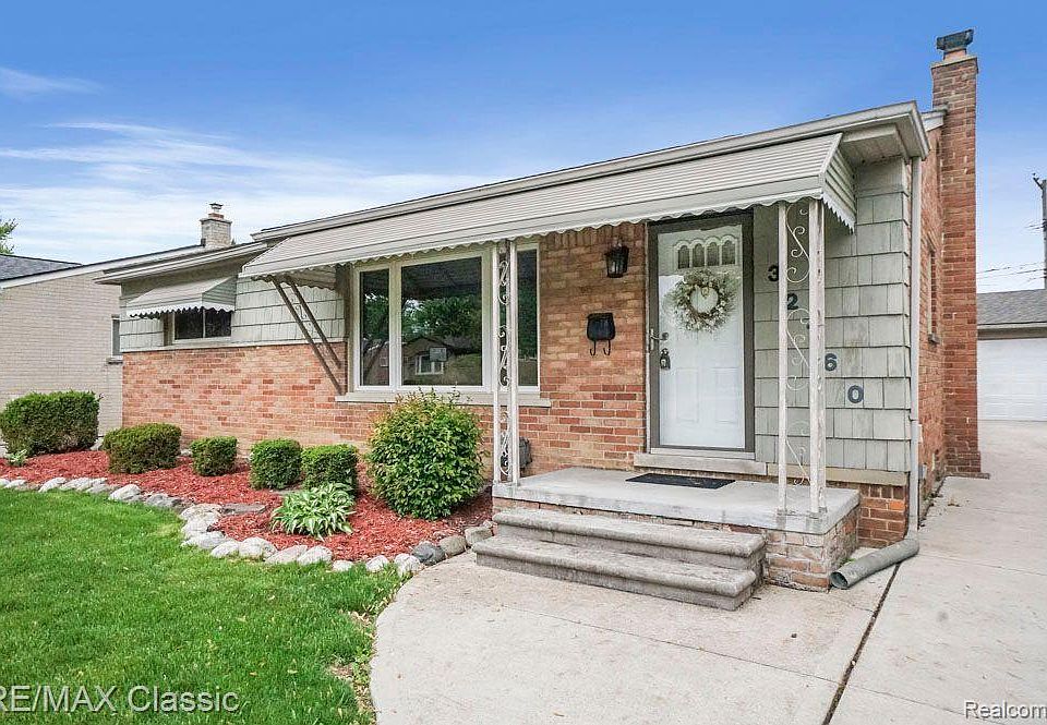 1st image of 32760 Merritt Dr