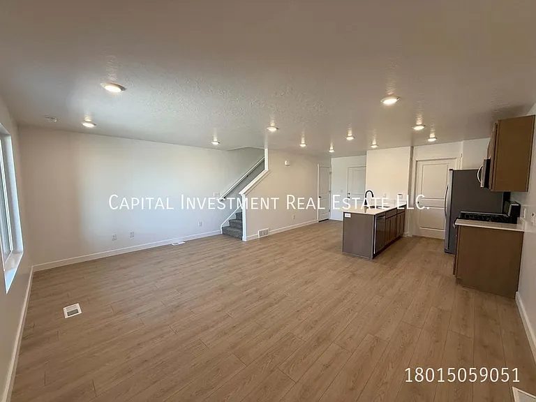 4347 N 325 E — Photo 2