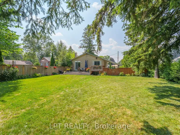 31 Patrick Dr, Aurora, ON L4G 2A6