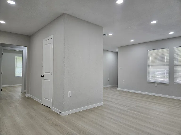 5403 Meadow Creek Ln — Photo 11