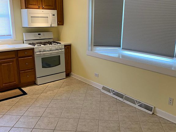 Kitchen (Eat-In Area)