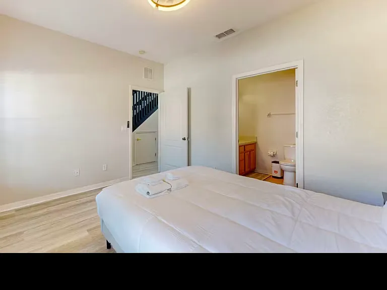 2466 Caravelle Cir — Photo 5