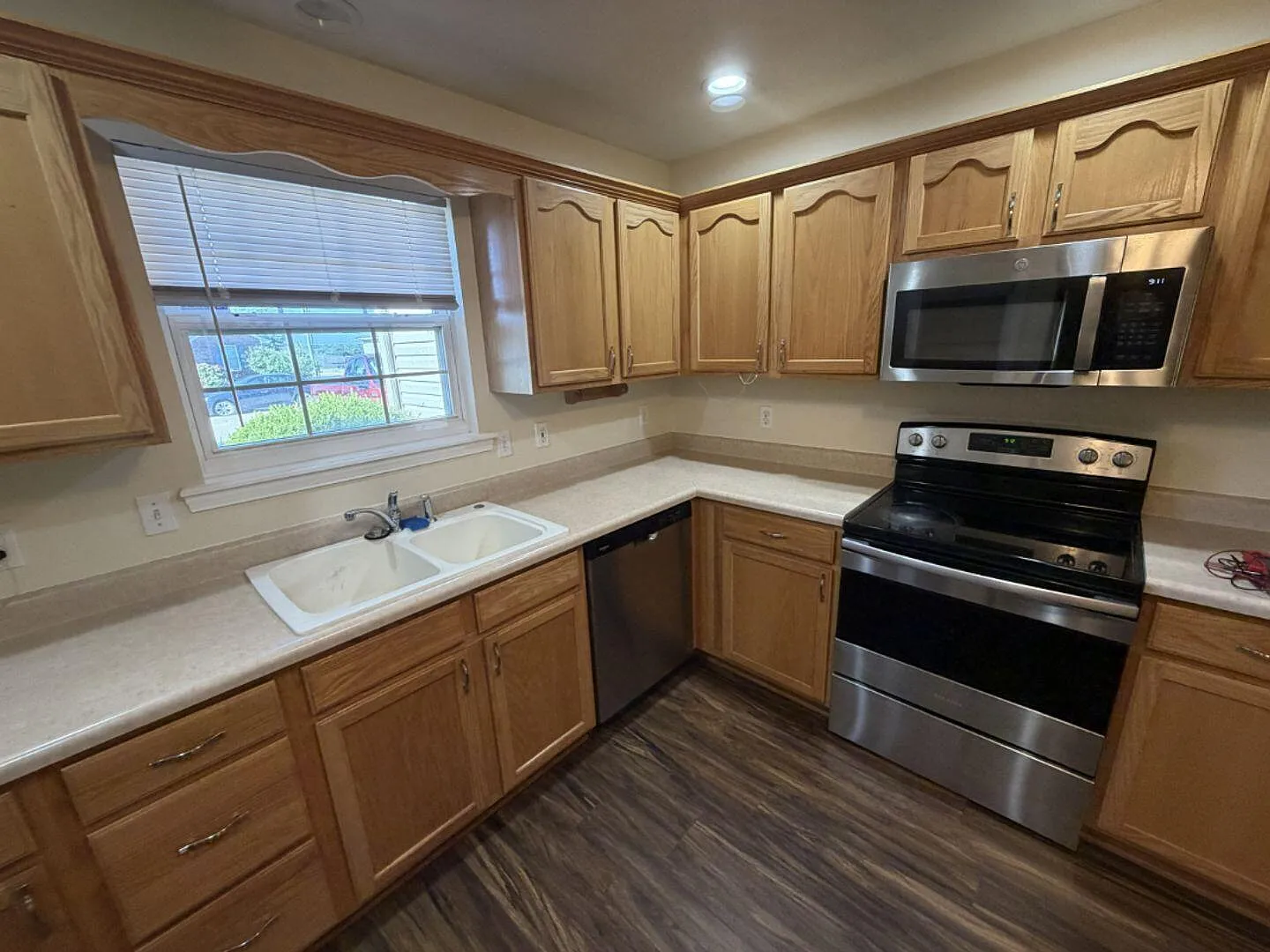 3 bed, 2.0 bath, 1589 sqft, $1,950 — Photo 4
