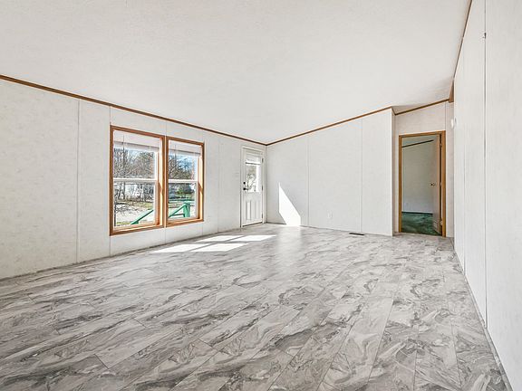 4th image of 26 Firelite Road