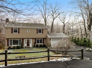 32 Highclere Ln, Valhalla, NY 10595