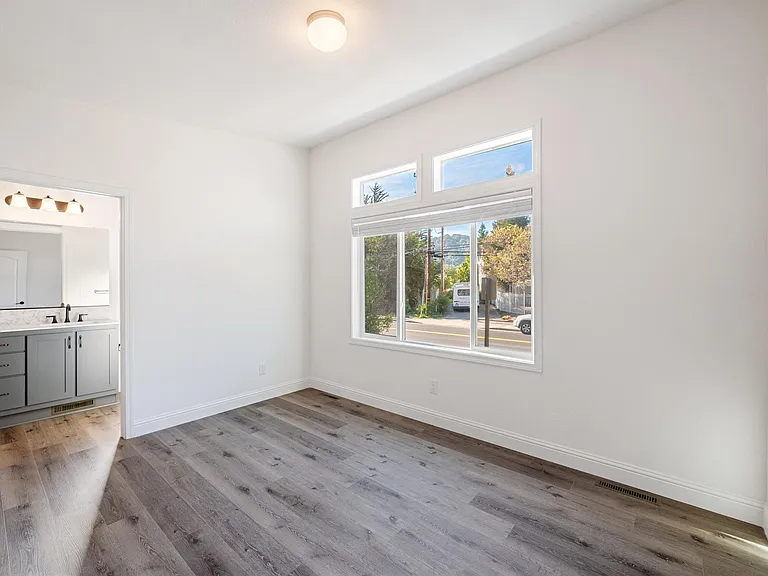 5491A Paradise Dr — Photo 8