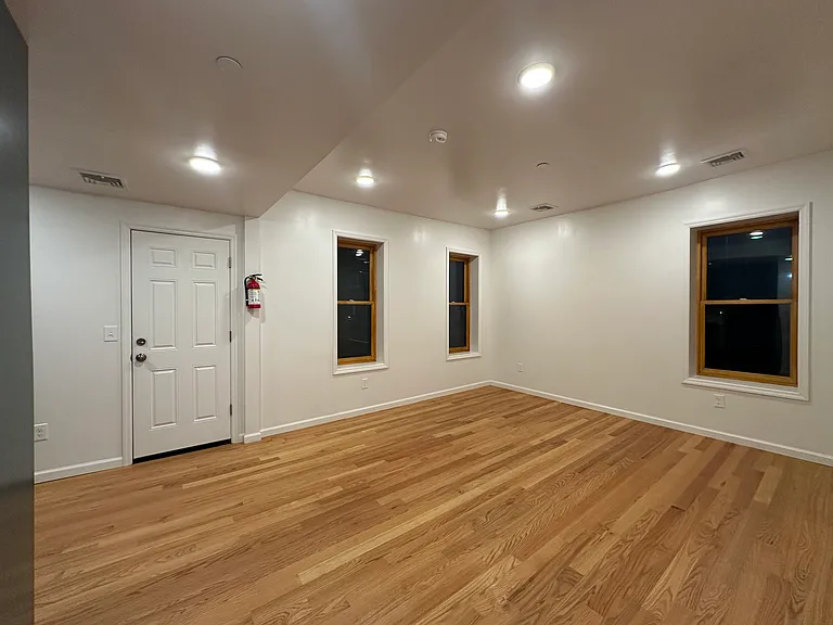 31 Benkard Ave #2 — Photo 6