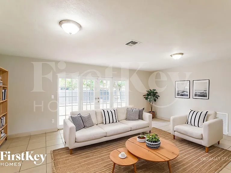 4115 NW 185th St — Photo 4
