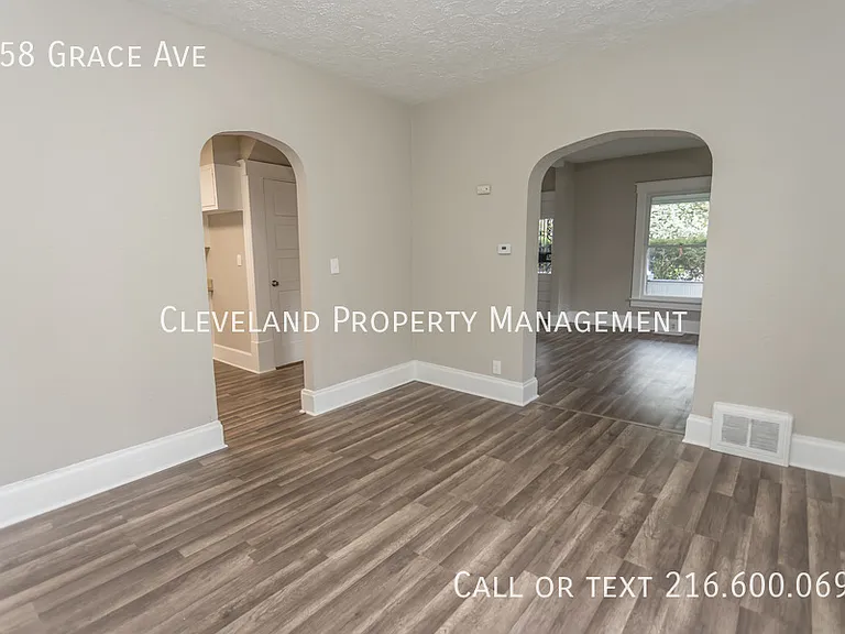 558 Grace Ave — Photo 11