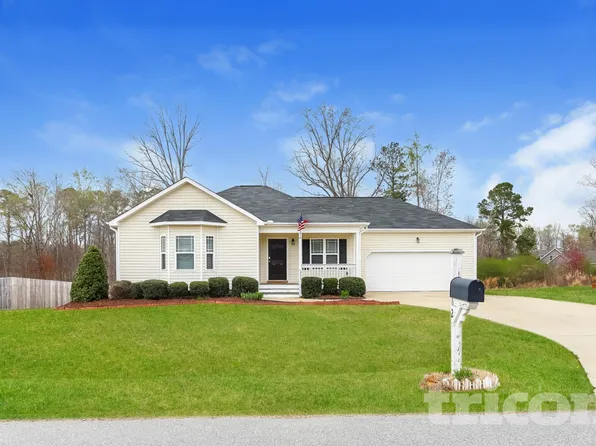 282 Oxfordshire Dr, Fuquay Varina, NC 27526