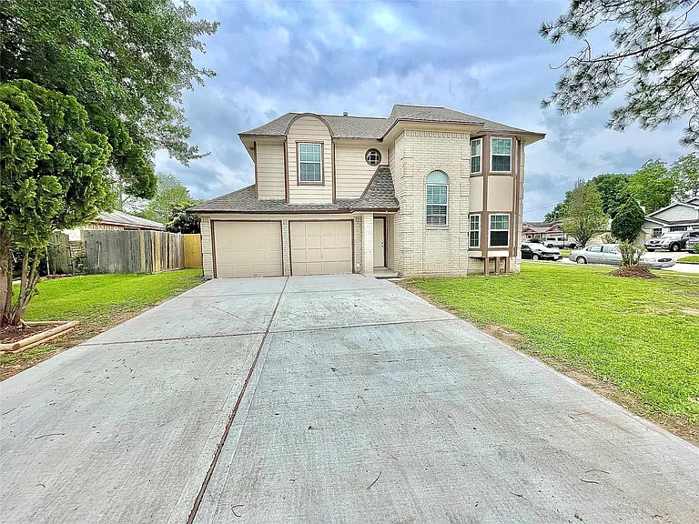 10910 Olivewood Dr — Photo 1