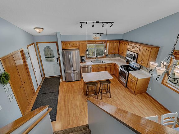 4th image of 605 Hickory Dr