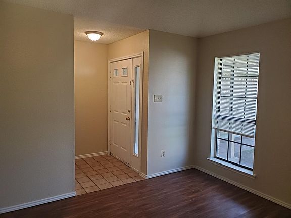 2nd image of 212 Arnold Ct
