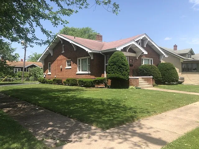 994 Wentworth Ave photo 1