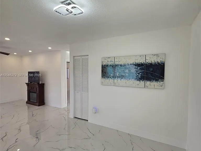 305 SE Airoso Blvd — Photo 7