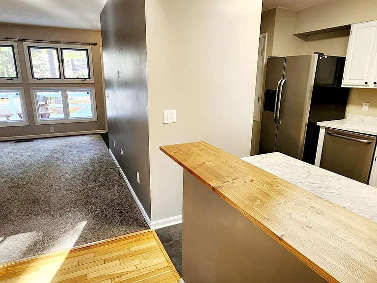 435 Sandhills Cir — Photo 4
