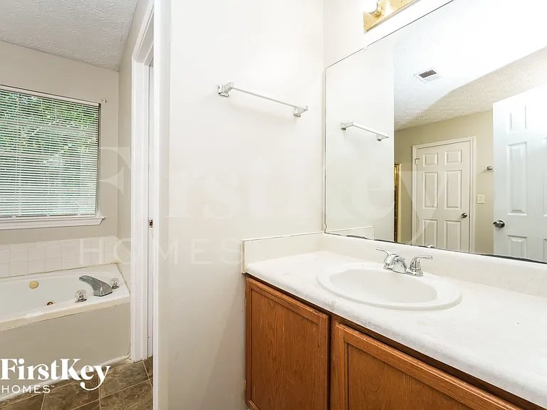 7166 Stonebrook Ln — Photo 10