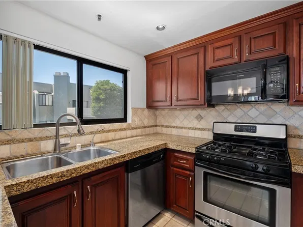 17652 Sergio Cir APT 202, Huntington Beach, CA 92647