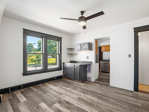 5th image of 1801 Flett AVENUE