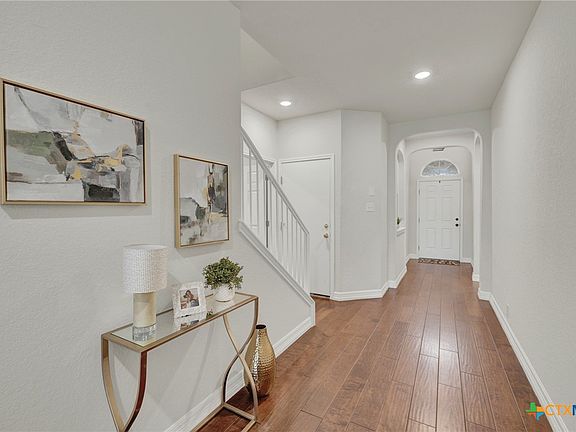 4th image of 530 Zapata Cir